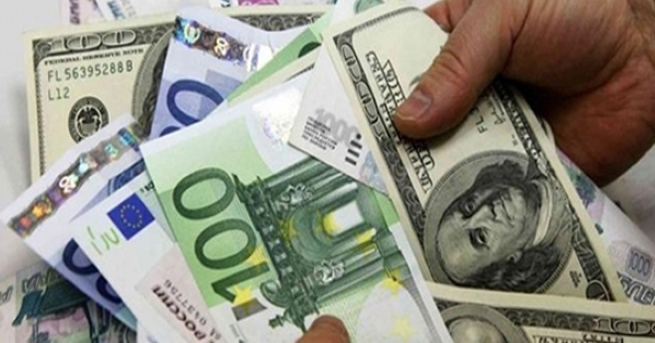 Dolar ve Euro’da rekor üstüne rekor