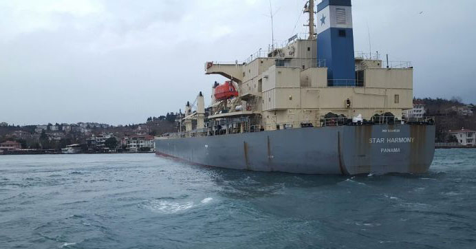 Yeniköy, karaya oturan kuruyük gemisi kurtarıldı