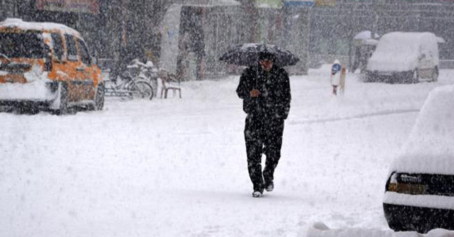 Antalya’da kar nedeniyle yollar kapandı