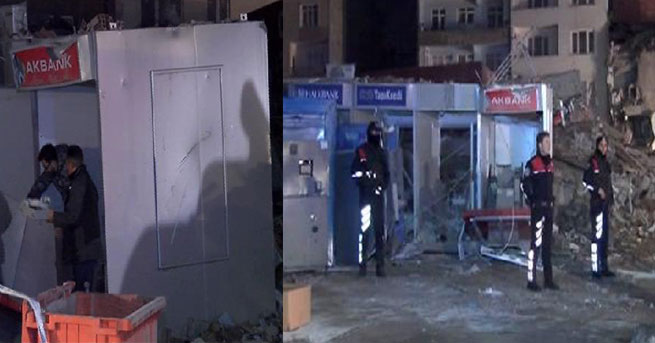 Zeytinburnu’nda devrilen ATM’lerdeki paraları görevliler aldı