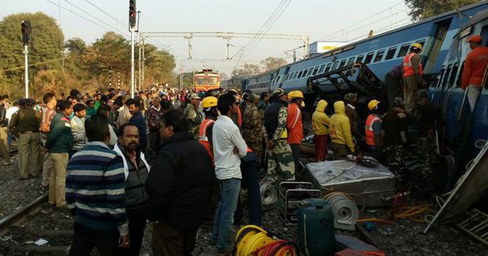 Hindistan’da tren faciası!.. Çok sayıda ölü var!
