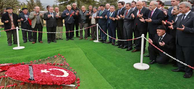 Kılıçdaroğlu Demirel’in mezarını ziyaret etti