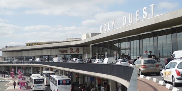 Paris’te saldırı paniği.. Havalimanı’nda silah sesleri