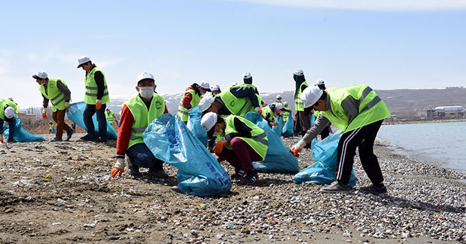 Van Gölü’nde 15 bin öğrenciyle temizlik kampanyası