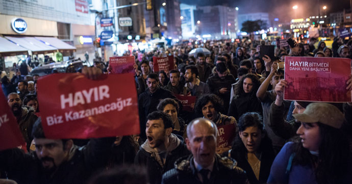 İstanbul’da referandum sonucu protesto edildi