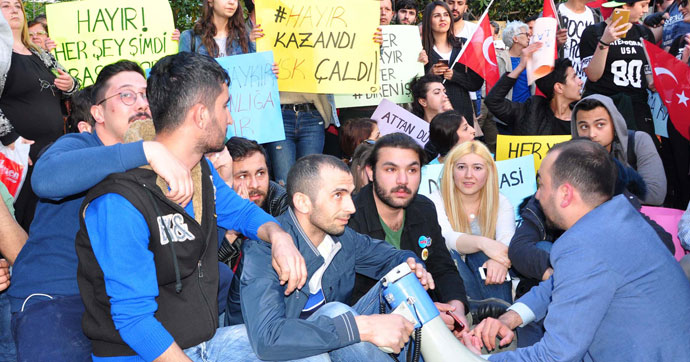 YSK protestosunda CHP’liler arasında gerginlik