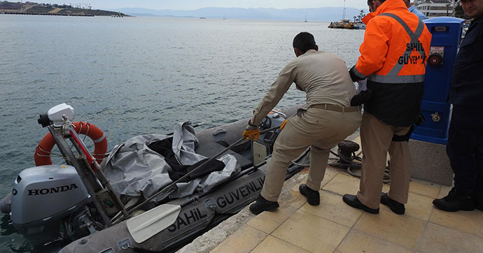 Denizde bir mültecinin cesedi bulundu