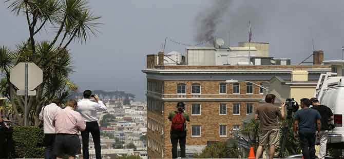 Zaharova: San Fransisco’daki Rus konsolosluğundan çıkan siyah dumanlar koruma amaçlı