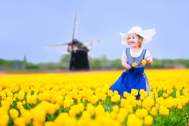 Geleneksel Kıyafetiyle Kız Çocuğu - Amsterdam