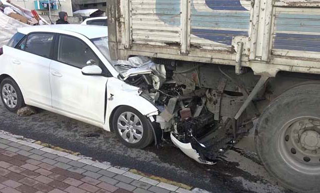 Sürücü kursu müdürü, kazada hayatını kaybetti