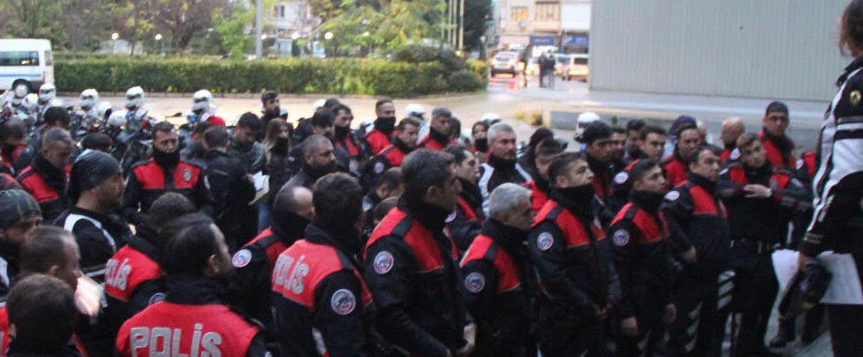 İzmir’de, yılbaşı öncesi 1500 polisin katılımıyla operasyon düzenlendi