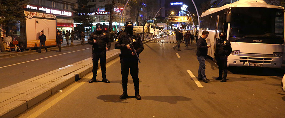 Ankara’da Kızılay Meydanı trafiğe kapatıldı