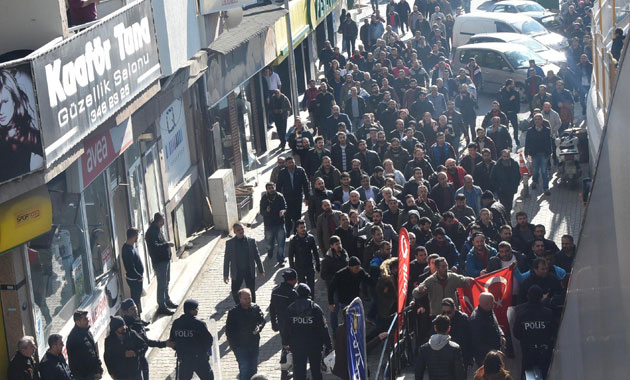 İzmir’de pazarcıların yer eylemi