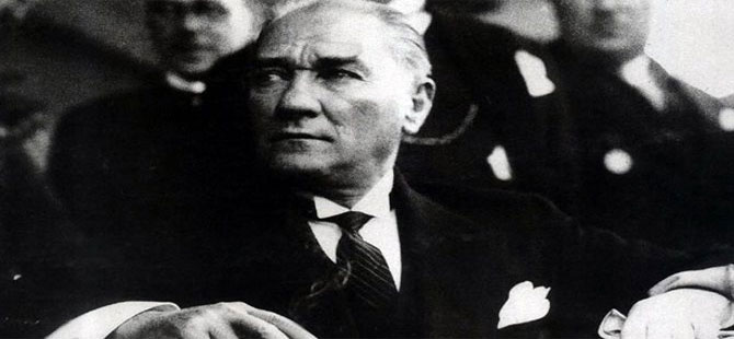 Atatürk posterine çirkin saldırı