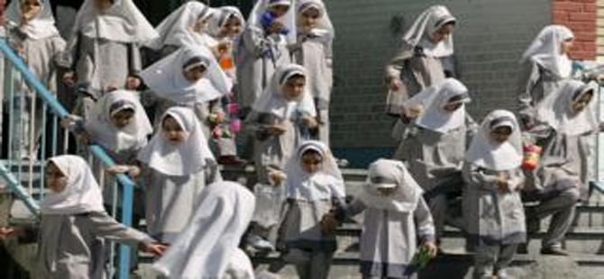 İran’da ilköğretimde İngilizce eğitimi yasaklandı