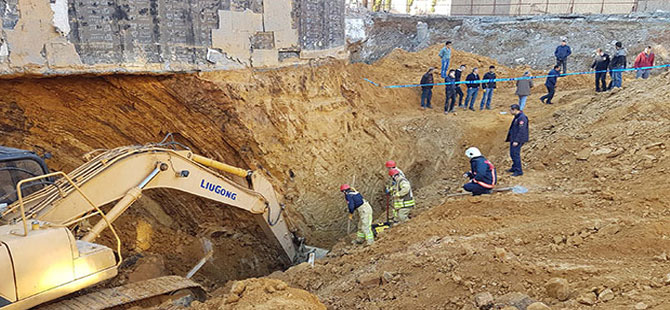 Sultangazi’de inşaat alanında toprak kayması