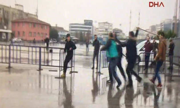 Çağlayan’daki İstanbul Adalet Sarayı önünde kavga