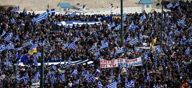 Atina’da ‘Makedonya Yunandır Yunan kalacak’ sloganlı gösteri