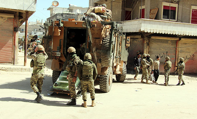 Türk askerlerinin girdiği Afrin’e siviller dönmeye başladı