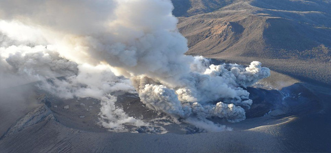 Japonya’nın ‘James Bond volkanı’ için uyarı