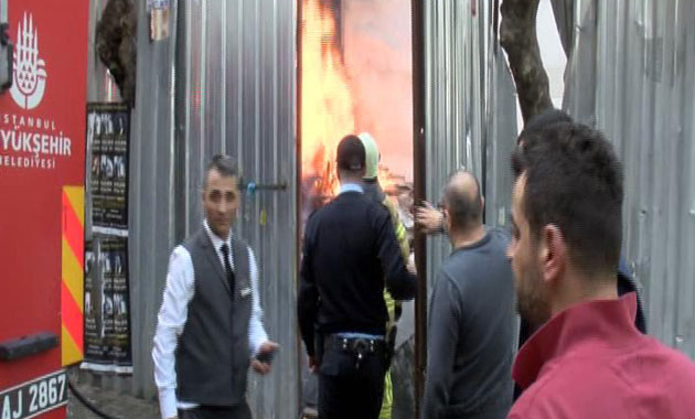 Beyoğlu’nda korkutan yangın