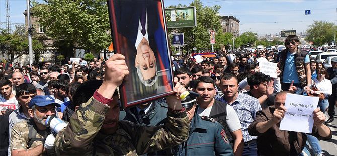 Ermenistan’da polis, protestocuların liderlerini gözaltına aldı