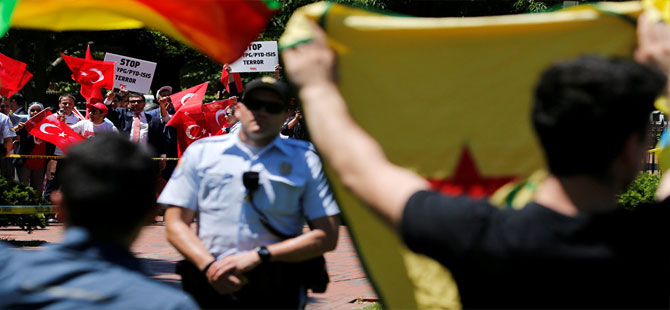 ABD’de 20 kişi Washington Büyükelçiliği konutu önünde çıkan kavga nedeniyle Türkiye’ye dava açtı