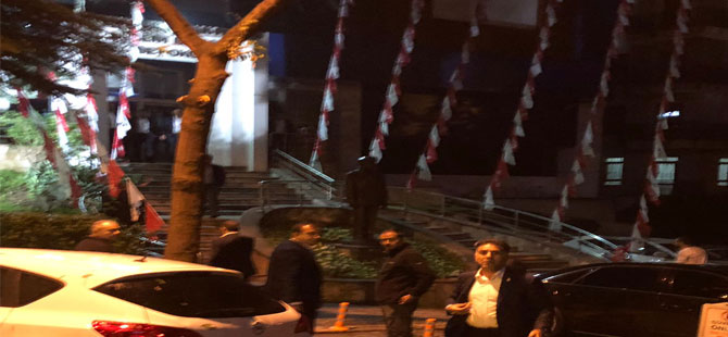 Kılıçdaroğlu Çevre Sokak’ta! Korumalar eski CHP Genel Merkezi’ni ablukaya aldı