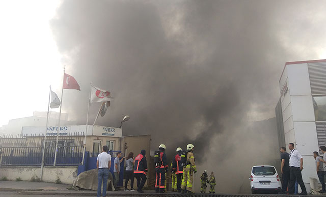 Gaziomanpaşa’da tekstil fabrikasında yangın