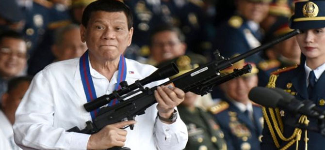 ‘Tanrı aptal’ diyen Filipinler lideri Duterte, Katolikleri öfkelendirdi