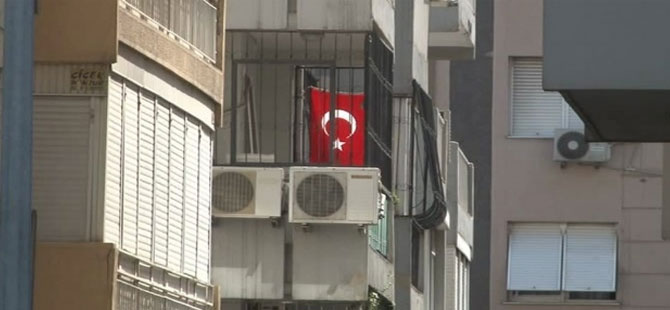 Papaz Brunson’un evine Türk Bayrağı asıldı