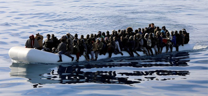 Yunanistan’ın Türk karasularına ittiği 28 göçmen kurtarıldı