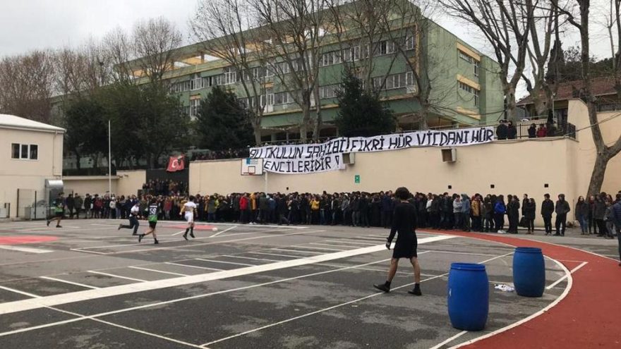Kadıköy Anadolu Lisesi’nde ‘sohbet’ protestosu