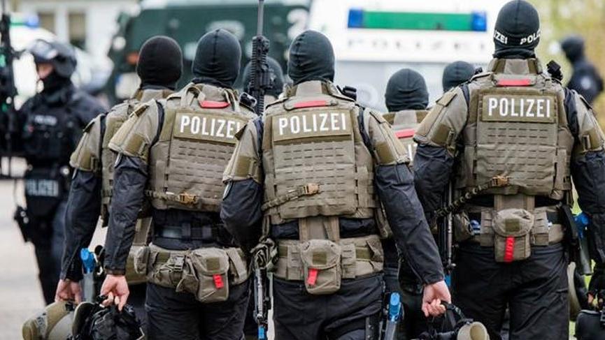 2 Alman polisi ve bazı memurlar baskın öncesi mafyaya bilgi verdi