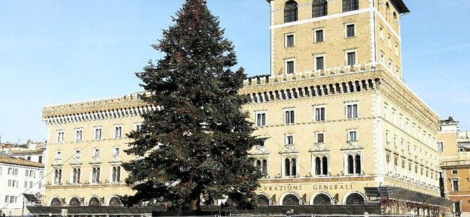 Roma’da ikinci Noel ağacı vakası: Netflix sponsorluğundaki ağaç tartışılıyor