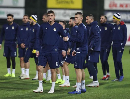 Fenerbahçe’de tepki çeken paylaşımın ardından Neustadter özür diledi Skrtel paylaşımı sildi