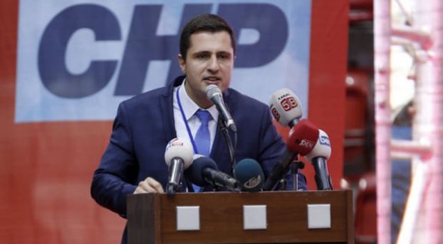 CHP İzmir İl Başkanlığına yeniden Deniz Yücel seçildi