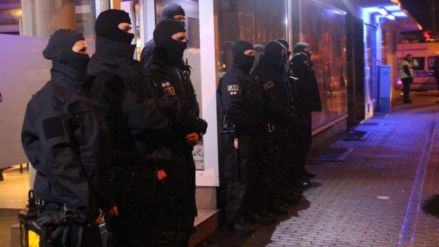 Alman polisi nargile bar ve kafelere baskın düzenledi