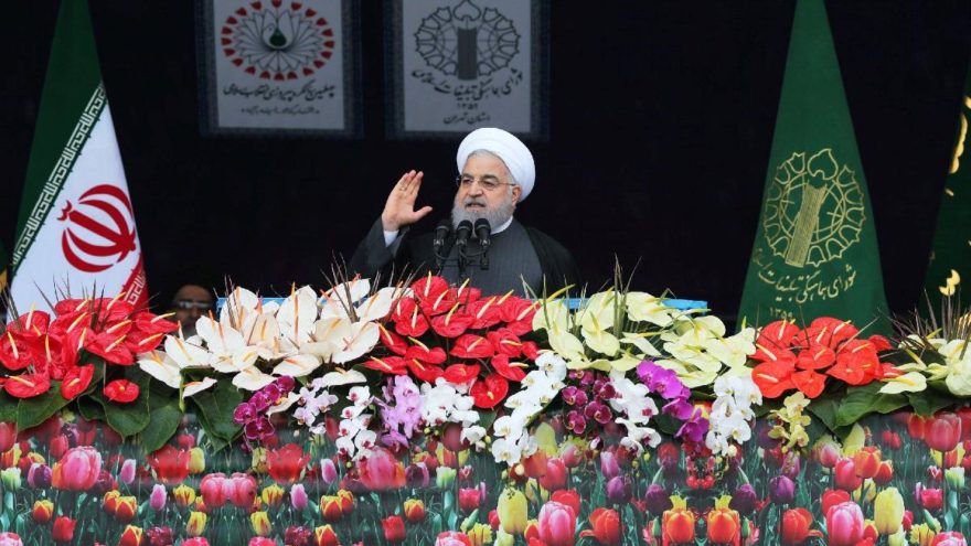 Ruhani’den 40. yıl kutlamalarında gözdağı: Kimseden izin almayacağız
