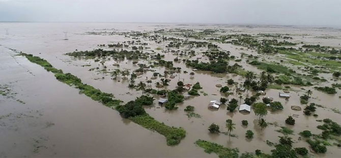 Idai Tropikal Kasırgası nedeniyle mahsur kalan binlerce kişiyi kurtarmak için zamana karşı yarış