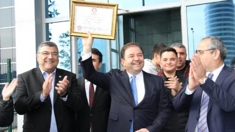 Maltepe Belediye Başkanı Ali Kılıç mazbatasını aldı