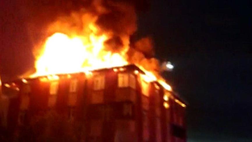 Sultanbeyli’de bina alev alev yandı