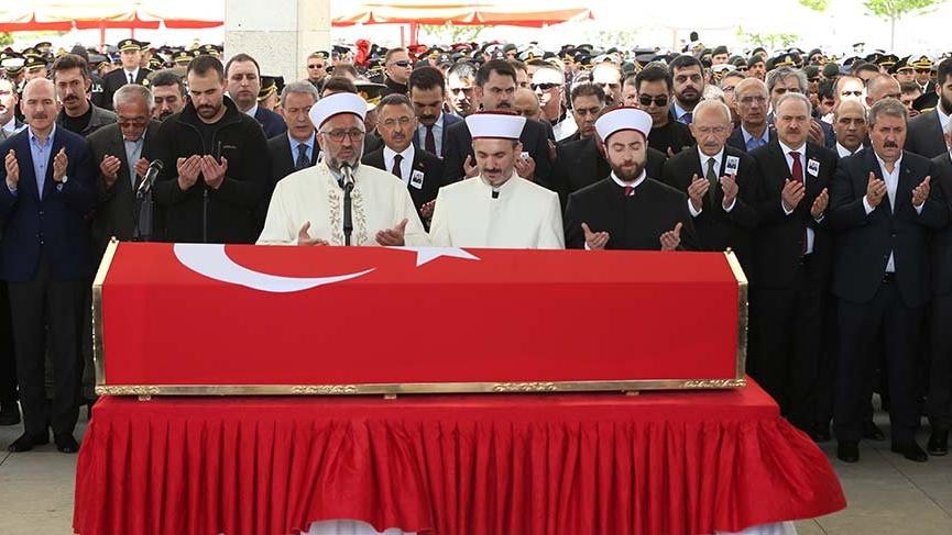 Şehit yüzbaşı Özdemir Ankara’da toprağa verildi