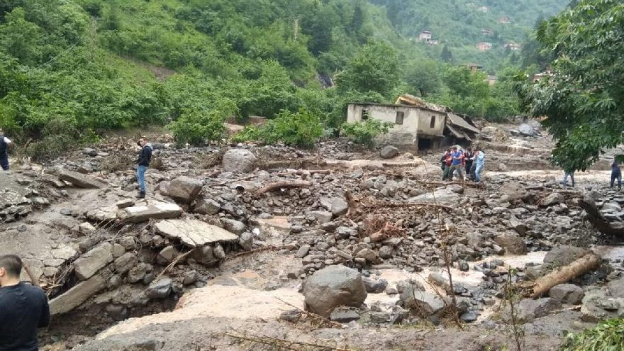 Trabzon’da sel felaketi! 3 ölü, 7 kayıp