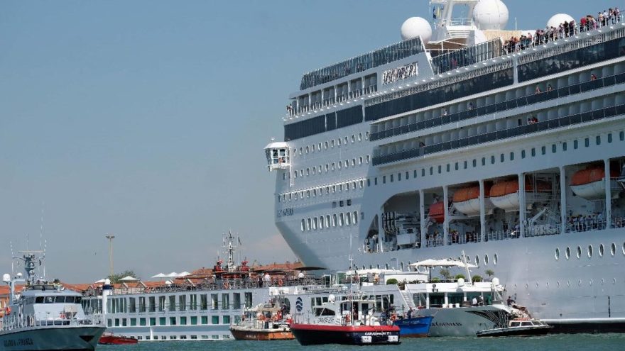 Venedik’te gemi kazası: Yaralılar var