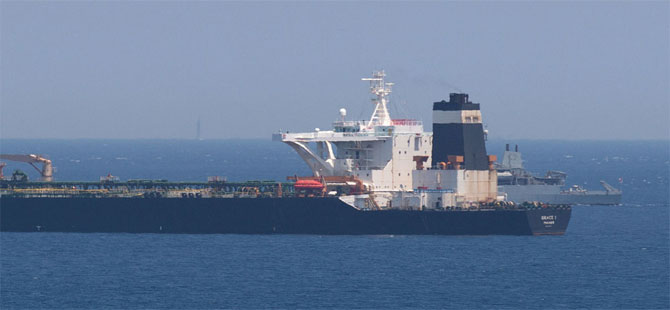 İran Hürmüz Boğazı yakınlarında bir tankere daha el koydu
