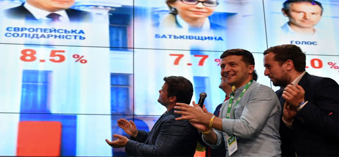 Ukrayna’daki erken genel seçim: Zelenskiy’in partisi birinci