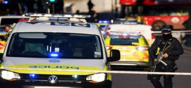 Londra Köprüsü’ndeki bıçaklı saldırıda 2 kişi hayatını kaybetti, polis şüpheliyi öldürdü