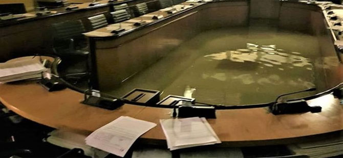 Veneto Parlamentosu’nu iklim değişikliği önergesini reddettikten 2 dakika sonra su bastı!