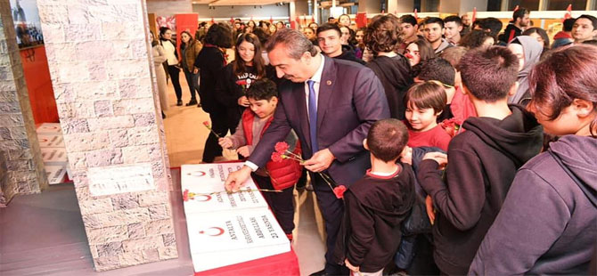 Başkan Soner Çetin, ‘Çanakkale Savaş Objeleri’ sergisini açtı!